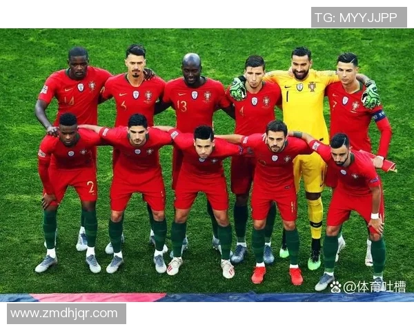 足球球星临危挺身而出关键时刻力挽狂澜助球队成功逆转