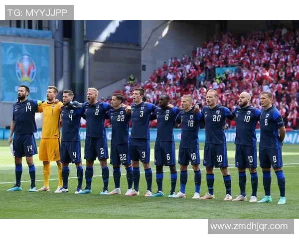 《足球欧冠竞技场球星卡收藏热潮引发球迷狂欢》